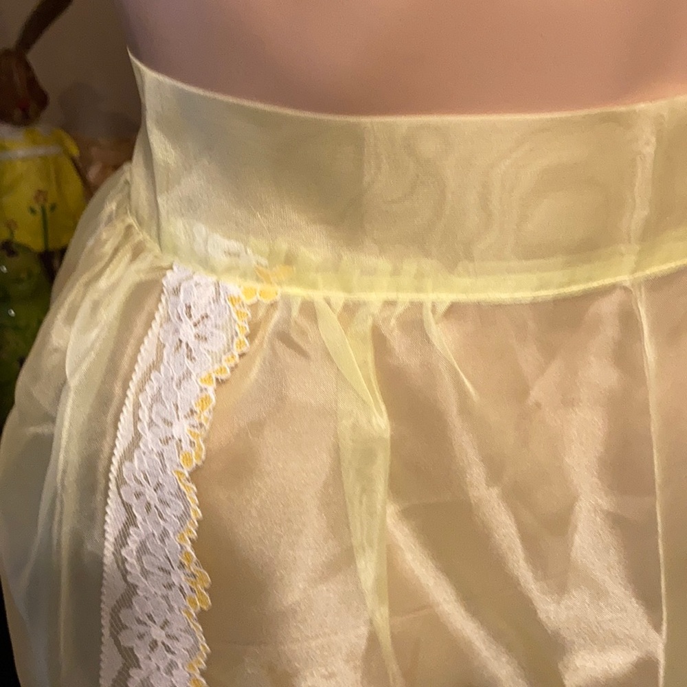 Two vintage handmade aprons - Picture 4 of 5